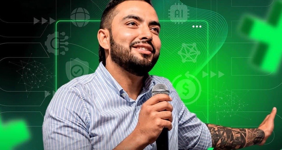 Juan José Aux Trujillo como ponente en el Congreso Nacional de Marketing Político
